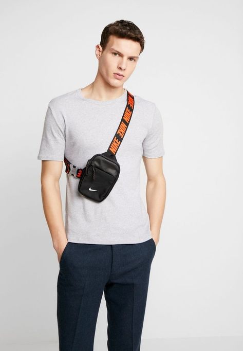 Nike Crossbody Bag Outfit, Nike Crossbody Bag, Aesthetics Clothes, Crossbody Bag Outfit, Types Of Handbags, Holster Bag, Man Bags, Men Bag, Stylish Mens Fashion