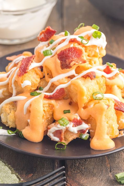 Homemade Tater Tots, Loaded Tater Tots, Tater Tot Recipes, Homemade Cheese Sauce, Cheese Sauce Recipe, Chicken And Biscuits, Cheesy Bacon, Cheesy Sauce, Tater Tots