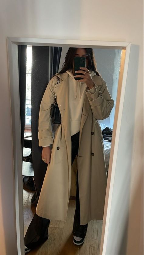 Trench Coat Outfit Ideas, Coat Outfit Ideas, Fall Fashion 2023, Style Parisienne, Trench Coat Outfit, Mode Zara, Outfits Cold, Easy Fashion, Cold Outfits