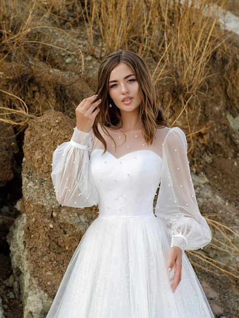 Puffy Sleeves Wedding Dress, Wedding Dress Beach Wedding, Wedding Dress Romantic, Wedding Dress Beach, Chic Prom Dresses, Sleeves Wedding Dress, Midi Wedding Dress, Dress Boho Wedding, Long Sleeve Bridal Gown