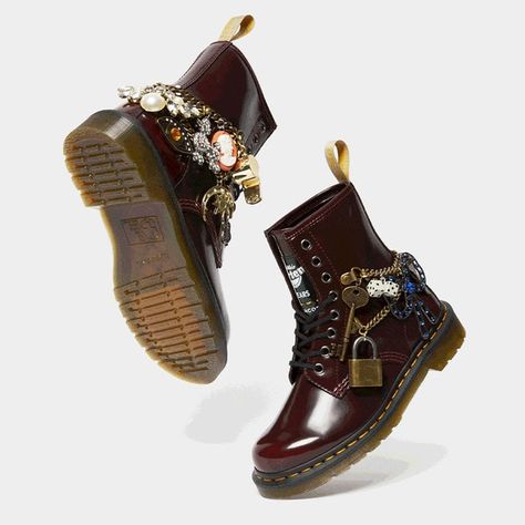 Dr. Martens and Marc Jacobs' New Vegan Boots Sell Out in Minutes Cybercore Aesthetic, Vegan Leather Boots, Young Avengers, Vegan Boots, Fashionista Clothes, Aesthetic Shoes, Mode Inspo, Looks Chic, Diy Shoes