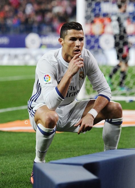 Iconic new pose CR7 Derbi Madrileño 19.11.16 Cristiano Ronaldo Profile Picture, Ronaldo Vs Atletico Madrid, Ronaldo Vs Barcelona, Cristiano Ronaldo Madrid, Real Madrid Icon, Cristiano Ronaldo 2014, Real Madrid Vs Atletico Madrid, Cristiano Ronaldo Celebration, Real Madrid Ronaldo