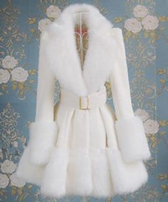 Fur Decoration, Mode Mantel, Goth Outfit, Fashion Kawaii, Outfits Girl, 2020 Fashion, White Coat, Fashion Mistakes, Long Style