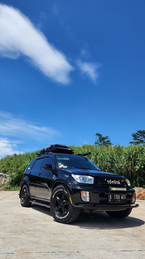 #rav4 #gen2 #black #car #enthusias #4x4 #awd #bfgoodrich Rav4 Aesthetic, Rav 4 Off Road, Toyota Rav4 Offroad, Rav4 Custom, Rav4 Offroad, Toyota Rav4 2010, Toyota Rav4 2005, Toyota Rav4 2004, Camping Vehicles