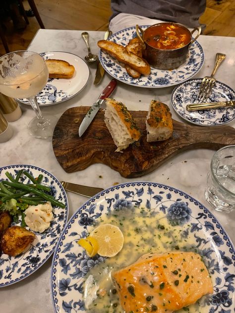 #food #dinner #lunch #france #frenchfood #french #bread #salmon #lemon #ceramics #pottery #aesthetic #italian #italy #bianca #soup French Country Food, Aesthetic French Food, French Cooking Aesthetic, French Dinner Aesthetic, Lemon Ceramics, Italian Dinner Aesthetic, Taurus Core, French Meal, French Lunch