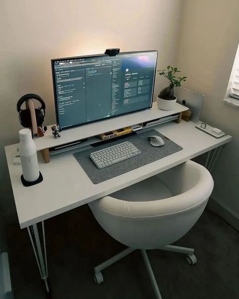 What do you think of this awesome desk setup? 🤔 - Welcome to the official CDS Pinterest account - we post daily workspaces, desk setups, and home offices for your inspiration. - All credit goes to @alexkpot - #desksetup #workspace #homeoffice #officeinspiration #minimalist #deskdecor #workspaceinspiration #workfromhome #deskgoals #deskorganization #officedesign #deskstyling #officegoals #homedecor #desksetupgoals Desk Setup Workspace Inspiration, Office Alcove, Desk Setup Workspace, Clean Desk Setup, White Setup, White Desk Setup, Small White Desk, Workspace Setup, Wfh Setup