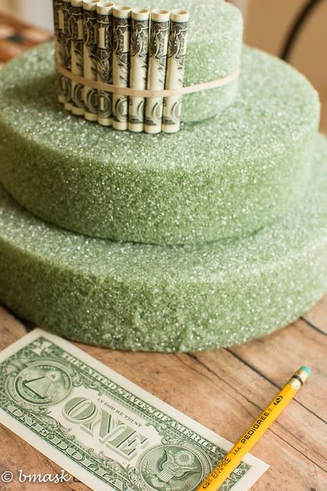 Graduation Money Gifts, Diy Graduation Gifts, Senior Graduation Party, Graduation Party Diy, Graduation Money, Money Cake, Graduation Party Planning, Money Bouquet, Creative Money Gifts