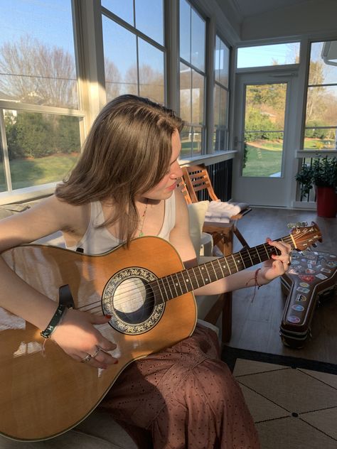 Me As A Hobby, Guitar Girl Aesthetic, Guitar Obsession, Life Vision Board, Guitar Girl, Sanya, Music Aesthetic, Foto Ideas Instagram, Summer Photos