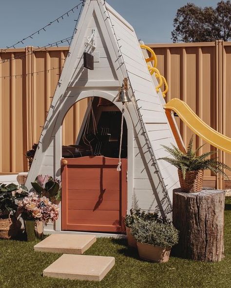 Kids Cubby House, Outside Playground, Kids Cubby, Kids Cubby Houses, Kids Cubbies, Play Area Backyard, Kids Cafe, Tree House Kids, Kids Garden