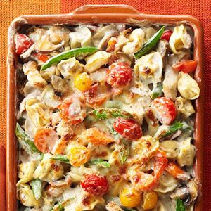 Tortellini-Vegetable Bake From Better Homes and Gardens, ideas and improvement projects for your home and garden plus recipes and entertaining ideas. Summer Casserole Recipes, Vegetable Bake, Spring Recipes Dinner, Healthy Casserole Recipes, Diner Recept, One Dish Dinners, Healthy Casseroles, Baked Vegetables, Paula Deen