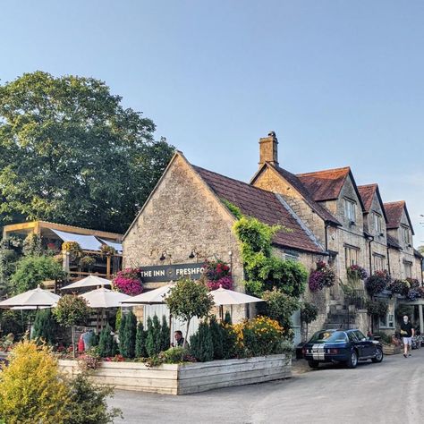 Country pubs near Bristol | A Life Less Organised Country Pub Exterior, Dark Cafe, Pub Ideas, Pub Garden, Riverside Garden, Country Pub, British Country, British Pub, Country Hotel