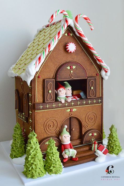 gingerbread house. Catherine Beddall. Love the tiny green piping and that's it's not overloaded with candy Gnome Gingerbread Houses, Brown Icing, Sweet Gingerbread, Gingerbread Ideas, Ginger House, Make A Gingerbread House, Gingerbread House Designs, All Things Gingerbread, Gingerbread Party