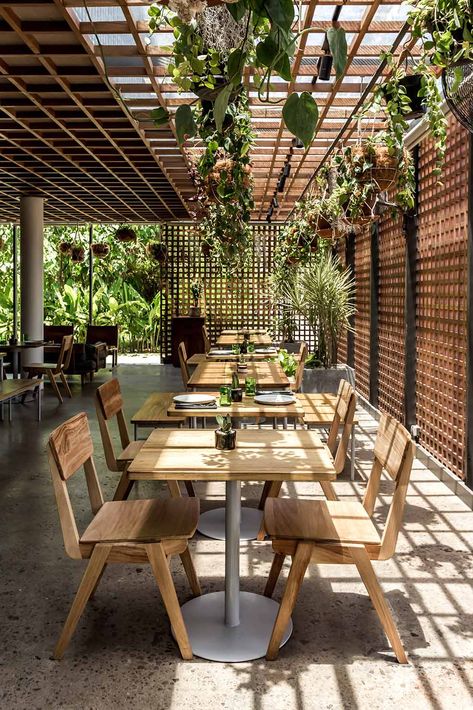 Restaurant Concept Ideas, Outdoor Restaurant Patio, Bali Interiors, Rooftop Restaurant Design, Outdoor Restaurant Design, Restaurant Exterior, Coffee Shop Interior Design, Restaurant Patio, Cafe Shop Design