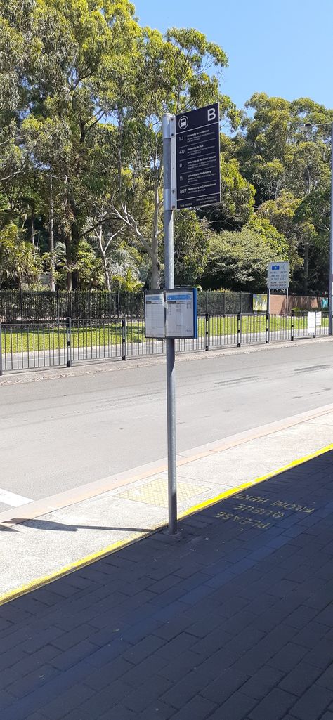 University Of Wollongong, Bus Stop, The Bus, The Outsiders, University