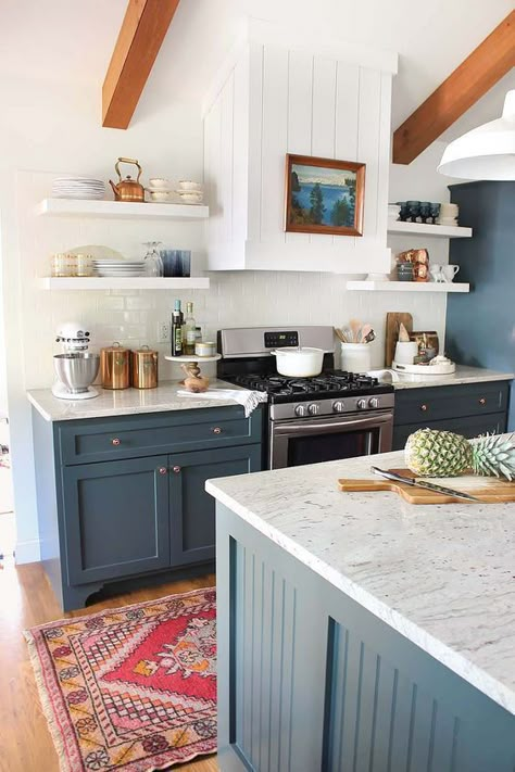 Kitchen renovation with blue cabinets and persian rug #kitchen Blue Kitchen Cabinets, Kabinet Dapur, Farmhouse Kitchen Cabinets, Decor Ikea, Kitchen Colour Schemes, Blue Cabinets, Classic Kitchen, Modern Farmhouse Kitchens, Kitchen Redo