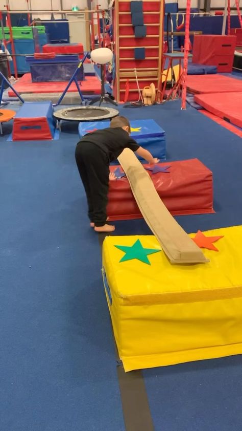 It’s coming up to Cartwheel Crazy week for our High Flyers 🖤💛 Hands up if you think cartwheels are one of the hardest skills to teach!… | Instagram Preschool Gymnastics Drills Fun, Prek Stations, Preschool Gymnastics Games, Cartwheel Drills, Preschool Tumbling, Toddler Gymnastics Activities, Gymnastics Preschool, Preschool Gymnastics Lesson Plans, Gymnastics Games