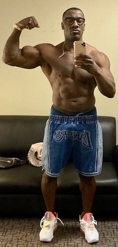 at 54, shannon sharpe looks damn good. his bawdy is still one of dreams and fantasies. he put up a picture the other day of his younger self in college. i gotta font… 90s Fine, Shannon Sharpe, Younger Self, Masculine Men, Say More, Muscle Men, Back In Time, My Images, In Time