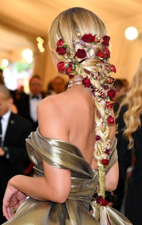 Cosmopolitan on Twitter: "PLEASE TURN YOUR ATTENTION TO @golden_barbie's GORGEOUS BRAID   #MetGala… " #eveningware #fashionista #hollywoodglam #fancydress Gorgeous Braids, Short Hair Lengths, Romantic Hairstyles, Barbie Hair, Best Wedding Hairstyles, Princess Hairstyles, Wild Hair, Hair Photo, Perfect Hair