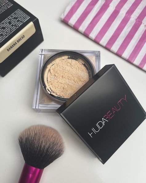 Huda Beauty gifted me their Easy Bake Loose Baking & Setting Powder in shade - Banana Bread through @skeepers_uk in return for my honest feedback, and when I tell you this stuff smells good enough to eat, I’m not kidding! So good, I had to share it with you guys too. You know there’s no gatekeeping round here! 🍌🍞 A little goes a long way with this micronised powder. It’s super fine in texture, which stops it from looking cakey, and is buildable, brightening up all the right places. Enriched ... Huda Beauty Banana Bread Powder, Huda Beauty Banana Bread, Setting Powders, Huda Beauty Loose Powder, Huda Powder, Huda Beauty Setting Powder, Baking Powder Makeup, You Smell So Good, Huda Beauty Powder