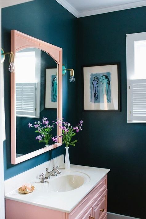 5 Pink bathroom ideas for a splendid and pampering holiday season Turquoise And Pink Bathroom, Emerald And Pink Bathroom, Pink Teal Bathroom, Pink Porcelain Bathroom, Pink Blue Bathroom Ideas, Dark Coloured Bathrooms, Dark Green Pink Bathroom, Peach And Teal Bathroom, Pink Navy Bathroom