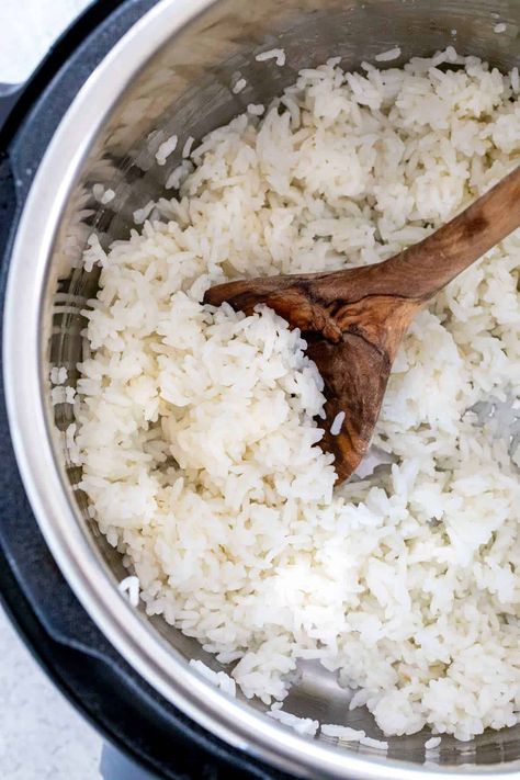 Instant Pot white rice allows you to effortlessly batch cook a versatile side dish that goes with just about any meal. Perfectly cooked grains every time! #instantpot #pressurecooker #whiterice via @foodiegavin White Rice In Instant Pot, Chinese White Rice, Instant Pot White Rice, Rice In Instant Pot, Fluffy White Rice, Pressure Cooker Rice, White Rice Recipes, Rice On The Stove, Cooking Jasmine Rice