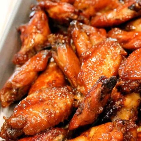 These honey Glazed Chicken Wings are so easy to make and are delicious! Perfect as a party appetizer or game day snack. Honey Glazed Chicken Wings, Easy Baked Chicken Wings, Chicken Wing Recipes Fried, Hot Wing Recipe, Glazed Chicken Wings, Chicken Wing Recipes Baked, Honey Glazed Chicken, Grilled Chicken Wings, Honey Glazed