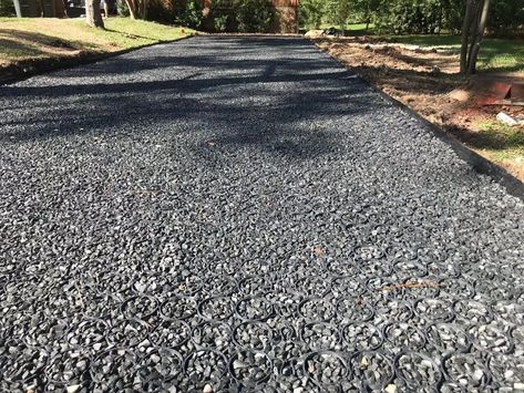 Best Gravel For Driveway, Gravel Driveway Landscaping, Driveway Ideas Cheap, Pervious Pavers, Gravel Pavers, Gravel Driveways, Driveway Materials, Beautiful Driveways, Permeable Driveway