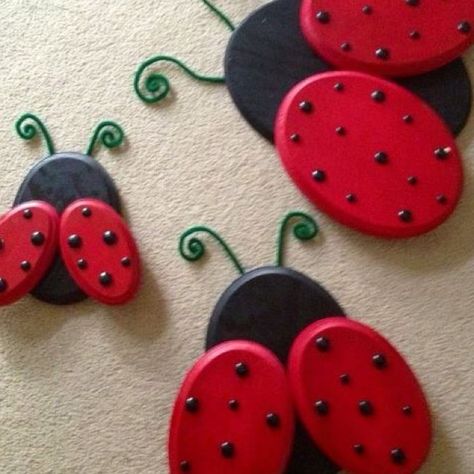 Ladybug Outdoor Decor, Diy Ladybug Decorations, Wood Ladybug, Spring Wood Crafts, Wood Craft Patterns, Ladybug Crafts, Diy Wooden Projects, Wood Animal, Spring Projects