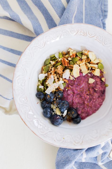 Blueberry Oatmeal Bowl to Balance Hormones Oatmeal Bowl, Healthy Food Menu, Balance Hormones Naturally, Healthy Hormones, Balance Hormones, Oatmeal Bowls, Blueberry Oatmeal, Nutritional Therapy, Lost 100 Pounds