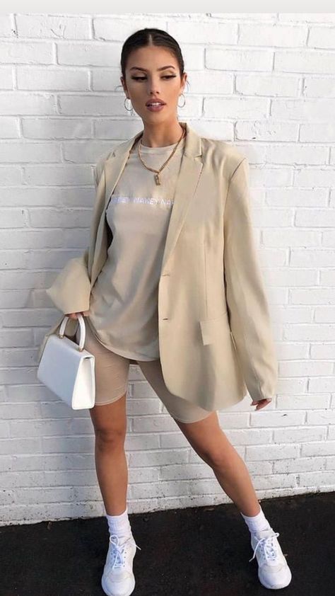 Chinese Street Style Fashion, Cycling Shorts Outfit, Cute Sporty Outfits, Cycle Shorts, Biker Shorts Outfit, Outfit Challenge, Beige Outfit, Neutral Outfit, Sporty Outfits