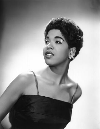 Della Reese, Black Entertainment, Vintage Black Glamour, Updo Hairstyle, Black Hollywood, Glamour Shots, Hottest Pic, Vintage Glamour, Black Is Beautiful