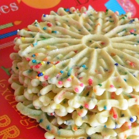 Pizelle Recipe, Cookies With Sprinkles, Pizzelle Cookies, Pizzelle Recipe, Italian Cookie Recipes, Italian Cookies, Italian Desserts, Cookies Recipes Christmas, Family Recipes