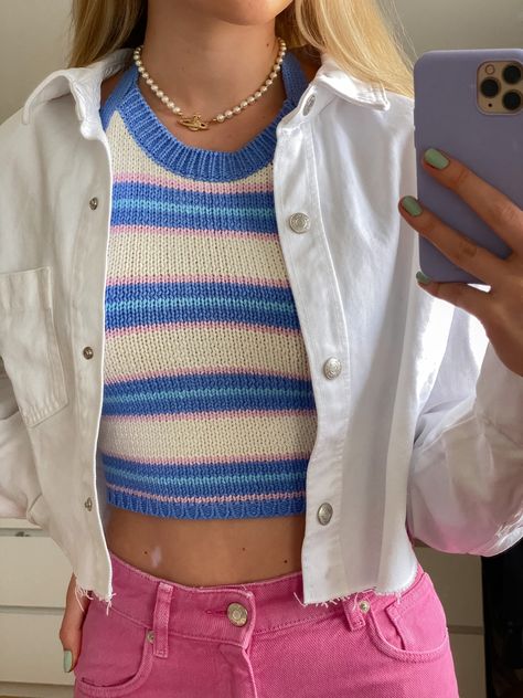 Pink Jean Pants Outfit, Summer Outfits With Jackets, Pink Denim Jeans Outfit, Pink Denim Dress, Pink Jeans Outfit Aesthetic, Pink Denim Jacket Outfit, Vivienne Westwood Necklace Pearl, Zara Pink Jeans, Jeans Trendy Outfit