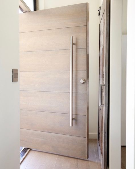 Natural wood doors are IN! Bring a touch of the outdoors to your entryway by designing a pivot door at http://www.pivotdoorcompany.com/Exterior-Doors/. Contemporary Front Doors, Pivot Door, Modern Front Door, Entrance Door Design, Front Door Entrance, Pivot Doors, Front Door Design, Modern Door, Main Door