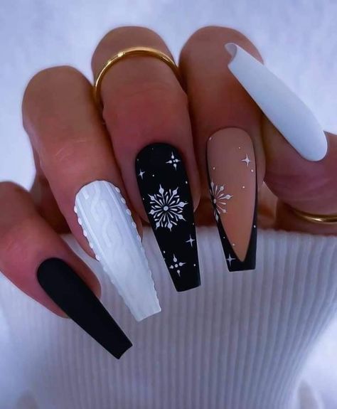 Black Christmas Nails Designs, Black And White Winter Nails, Christmas Sweater Nails Acrylic, Black Sweater Nails, Winter Sweater Nail Designs, Dark Christmas Nail Designs, Black Christmas Nails Winter, Western Christmas Nails, Sweater Weather Nails