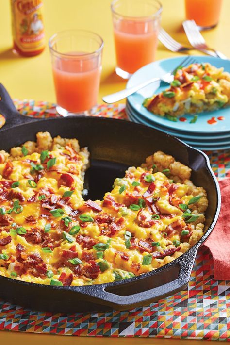 Everyone loves breakfast pizza, but add tater tots to the mix and you're sure to have a hit breakfast or brunch recipe. Tater Tot Breakfast Pizza, Tot Recipes, Food Characters, Breakfast Pizza Recipe, Tater Tot Breakfast, Gf Breakfast, Mexican Breakfast Recipes, Oatmeal Cake, Breakfast Meals