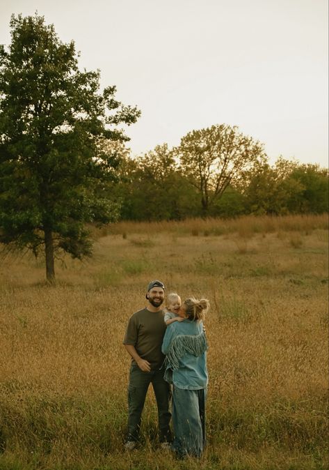 Family Pictures With Toddler, Fall Outfit Mom, Overalls Outfit Fall, Fall Photos Family, Field Family Photos, Road Photoshoot, All For His Glory, Mommy And Me Photoshoot, Family Photoshoot Poses