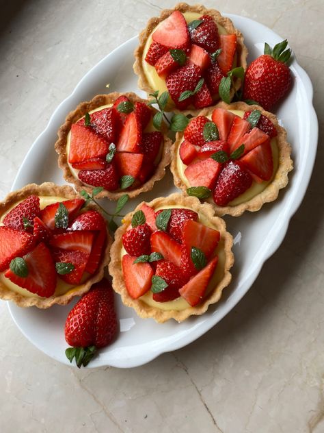 Fruit Tart Aesthetic, Strawberry Tartlets, Sweet Pies, Strawberry Tart, Berry Tart, Food Shapes, Cheese Tarts, Small Cafe, Sweet Pie