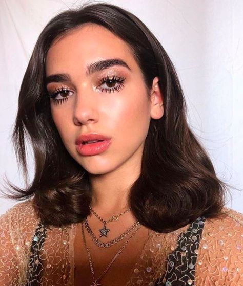 We’re here for Dua Lipa's  high-low look: glammed up eye makeup + natural lips = #makeupinspo Subtle Smokey Eye, Amazing Wedding Makeup, Makeup Tip, Wedding Makeup Tips, Glow Skin, Braut Make-up, Wedding Makeup Looks, Day Makeup, Makeup Goals