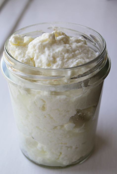 Homemade ricotta made from semi-skimmed milk - Italian Notes Italian Notes, Homemade Ricotta Cheese, Leftover Milk, Cheese Making Recipes, Ricotta Cheese Recipes, Fresh Ricotta, Homemade Ricotta, Ricotta Recipes, Italian Recipes Authentic