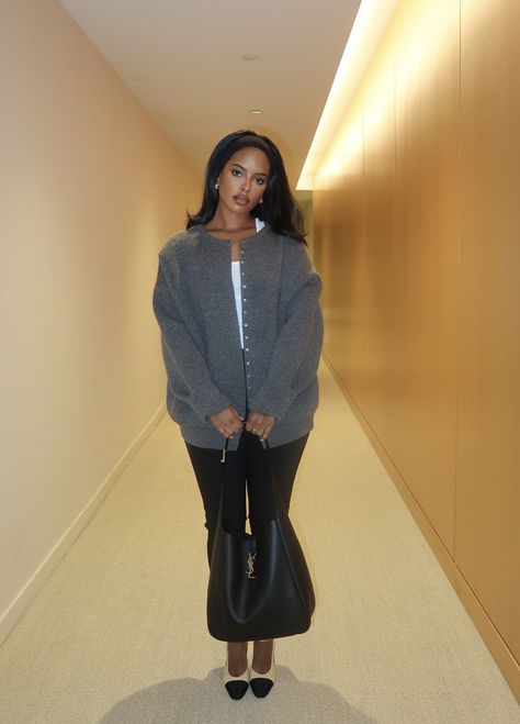 Lori Harvey Classy Outfits, Shirt Sweater Outfit Women, Alliyah Face Outfits, Basic Outfits For Winter, Sunday Church Outfits Fall, Cozy Modest Outfits, Monochromatic Office Outfit, Boston Fashion Fall, Sweater And Button Up Outfit