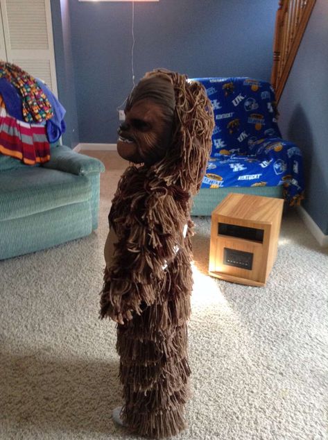 Chewbacca Costume Kids Chewbacca Diy Costume, Diy Yeti Costume, Diy Chewbacca Costume, Star Wars Costumes For Kids, Yoda Costume Diy, Star Wars Halloween Decorations, Ewok Baby, Baby Yoda Costume, Star Wars Costumes Diy