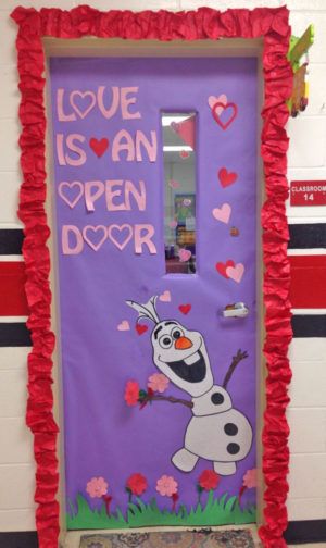 Love is an Open Door Olaf theme - Featured in 27 Valentine's Day Classroom Door Decorating Ideas {OneCreativeMommy.com} Valentines Door Decorations Classroom, Valentines Classroom Door, Snoopy Decorations, Preschool Door, Valentines Day Bulletin Board, Valentine Door Decorations, School Door Decorations, Disney Classroom, Teacher Doors