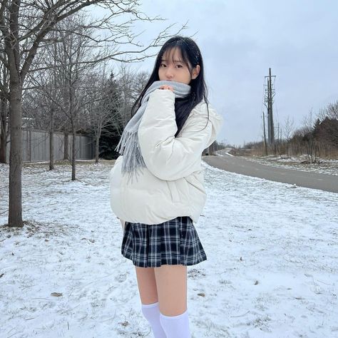 Saranghae Tracy, Tracy Sohn, Cute Outfits Korean, Korean Winter Outfits, Girly Vibes, Mercedes Suv, Girly Fits, Winter Bear, Cute Winter Outfits