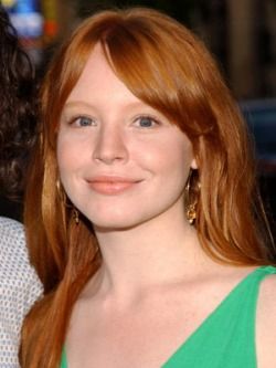 Lauren Ambrose (remember her from 6 feet under?) Light Spring Celebrities, Color Analysis Spring, Spring Celebrities, Toned Spring, 6 Feet Under, Lauren Ambrose, Bright Red Lipstick, Subtle Makeup, True Spring