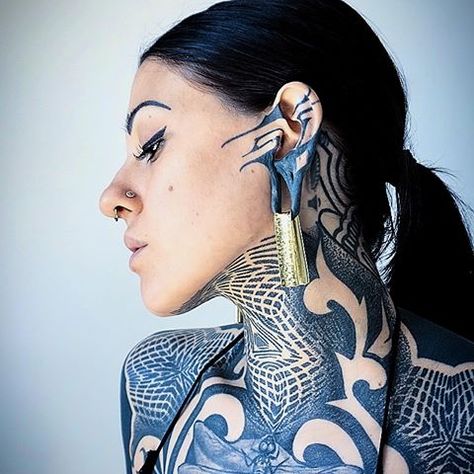 Geometry Neck Tattoo, Forehead Tattoo Woman, Hairline Tattoo, Forehead Tattoo, Tattoo Ear, Hairline Tattoos, Tattoo S, Full Tattoo, Tattoed Women