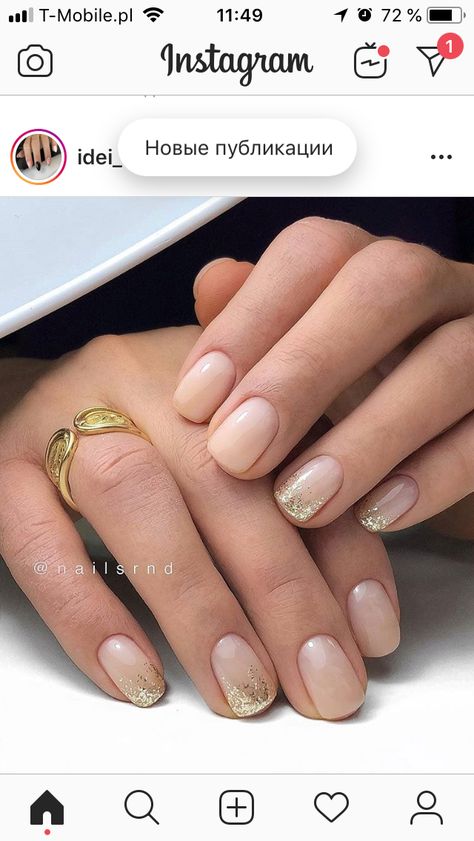 Classy Nails Ideas, Gold Accent Nail, Stars Nails, Mickey Mouse Nails, Nails Classy, Gold Nail Designs, Gold Nail Art, Gold Glitter Nails, Classy Nail Designs