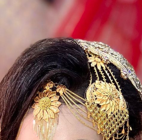 Gold Hathphool Design, Gold Mantika, Tika Jewelry Gold, Gold Jhumar Design, Gold Mang Tika Design, Pretty Rings Simple, Desi Traditional, Tika Jewelry, Mang Tika