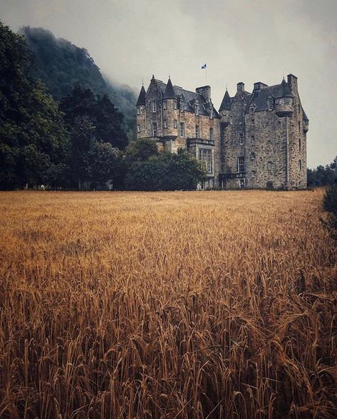 Old Castle, Castle Scotland, Haunted Castle, Castles In Scotland, Abandoned Castles, Scotland Castles, Scottish Castles, Fantasy Castle, Most Haunted