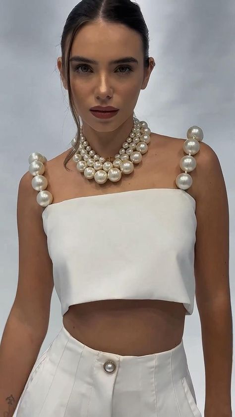 Vintage Bridal Necklace, Big Pearl Necklace, Corset Fashion Outfits, Jewelry For Girls, Pearl Collar, Fashion Illustrations Techniques, Collar Choker, Big Pearl, Boho Chic Outfits